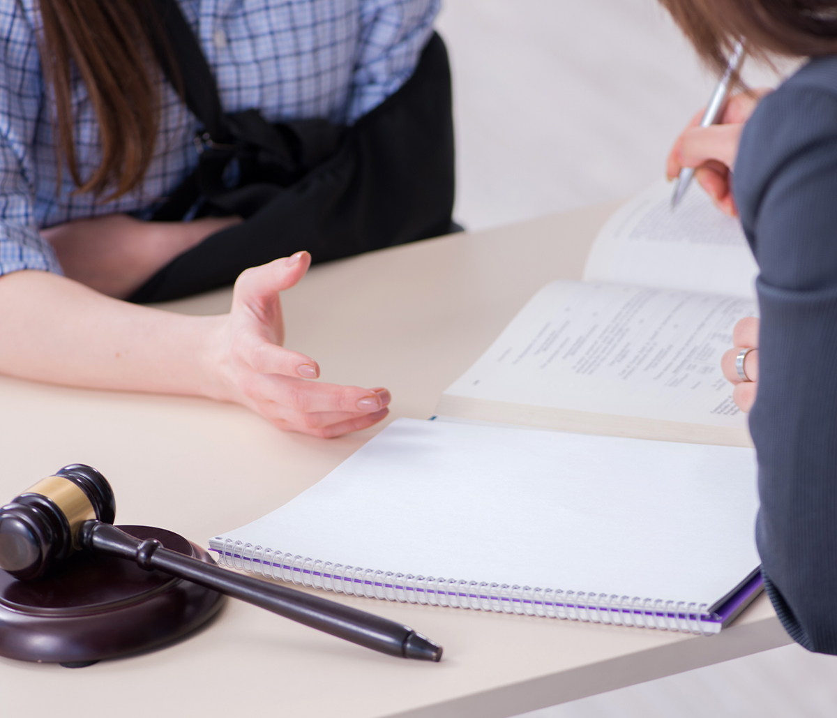 Navigating Legal Complexities: Benefits of Hiring a Corporate Lawyer in Mississauga Area